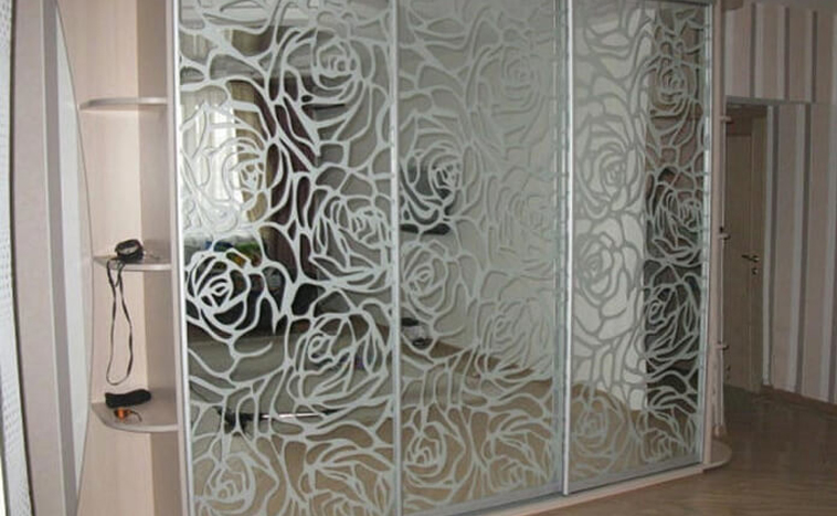 Двери с пескоструйным рисунком для шкафов купе в Твери